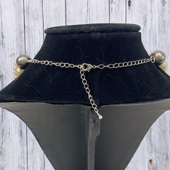 Elegant Quadruple Strand Faux Pearl Necklace White Cream Coral Mid Length 26"L - Picture 4 of 4